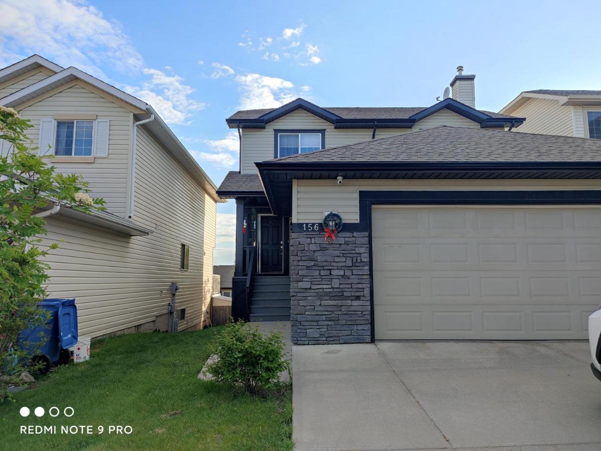 Lovely Home Calgary Bagian luar foto