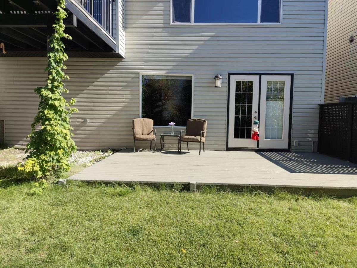 Lovely Home Calgary Bagian luar foto