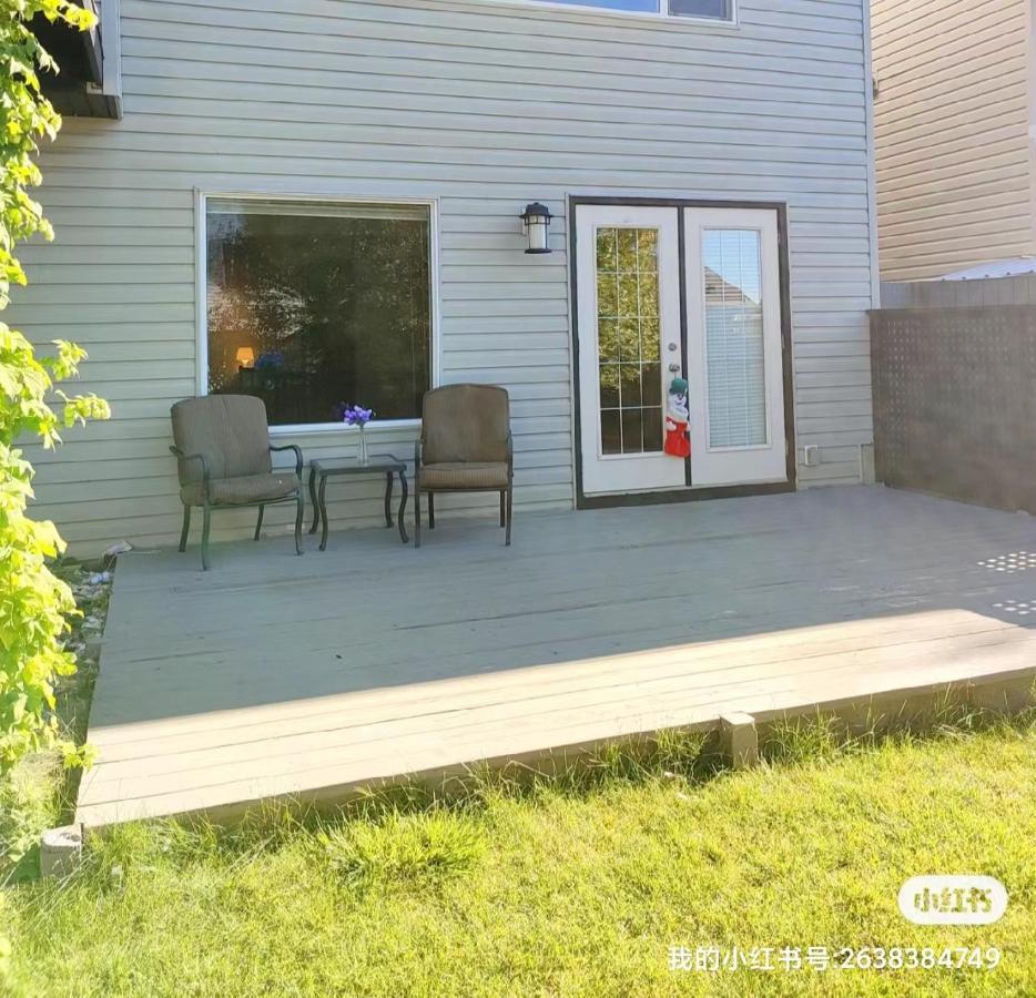 Lovely Home Calgary Bagian luar foto