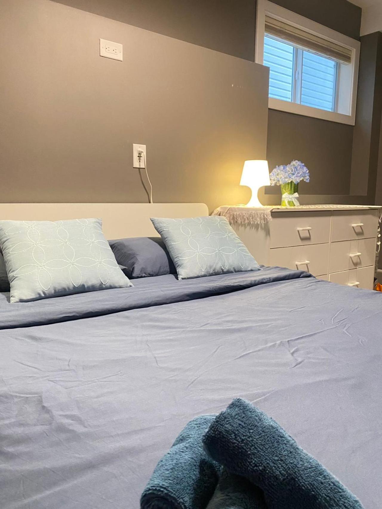 Lovely Home Calgary Bagian luar foto